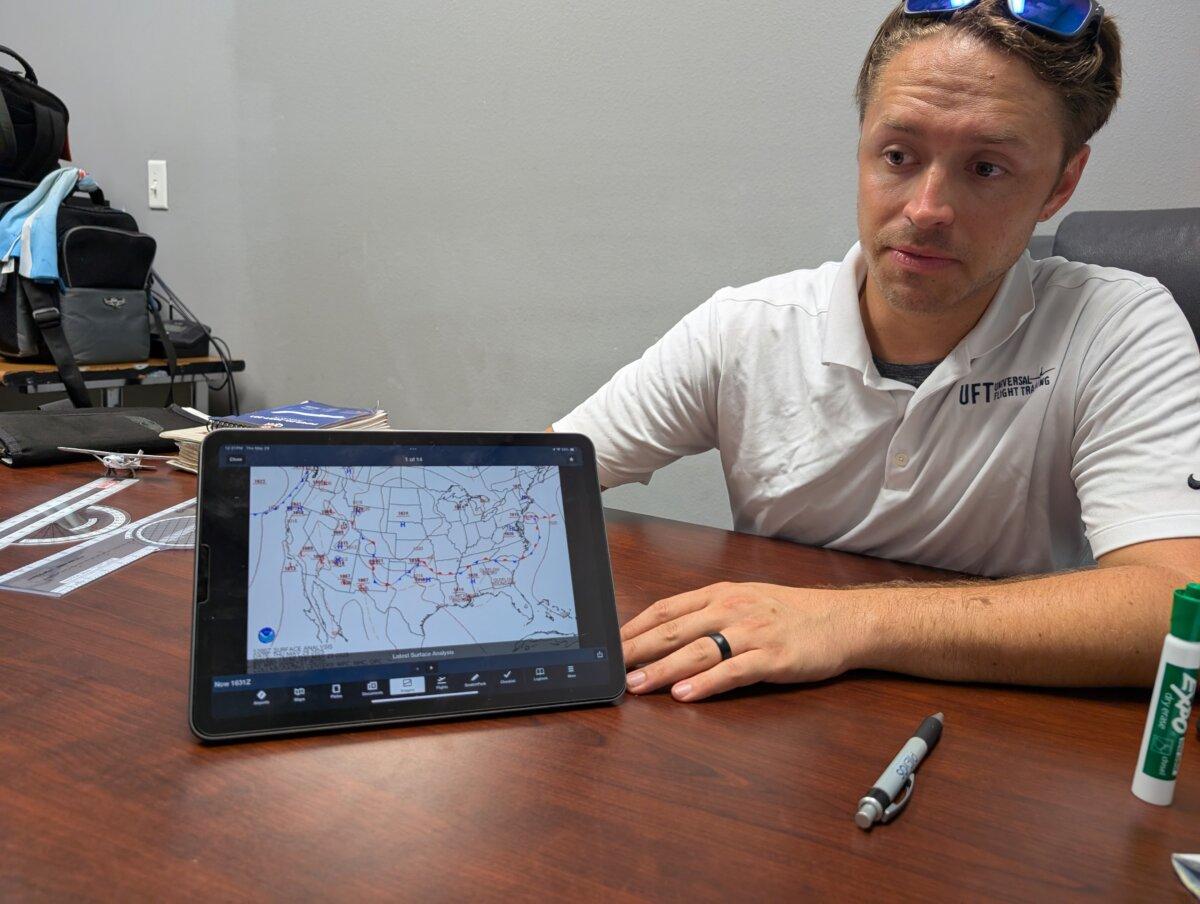 Justin Gorrell, 34, a flight instructor and student at Universal Flight Training in Sarasota, Fla., displays a Boeing-made aviation meteorological app called ForeFlight on May 29, 2025. (Jacob Burg/The Epoch Times)