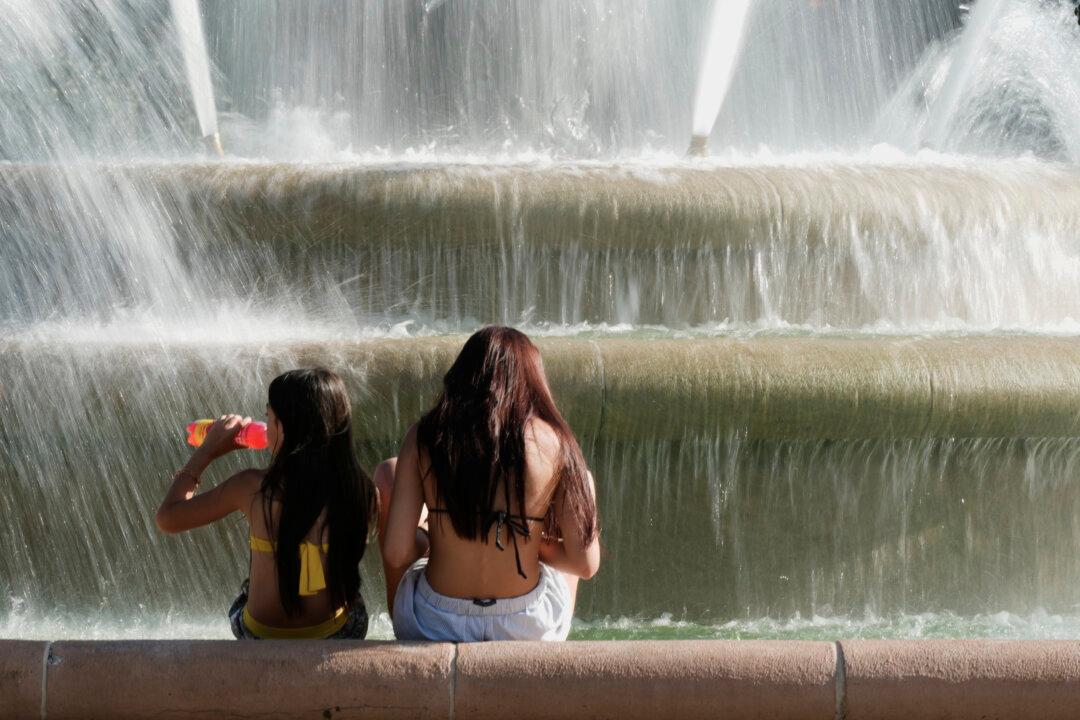 How to Stay Cool in the Heat Wave Hitting Parts of the US—Even Without Air Conditioning