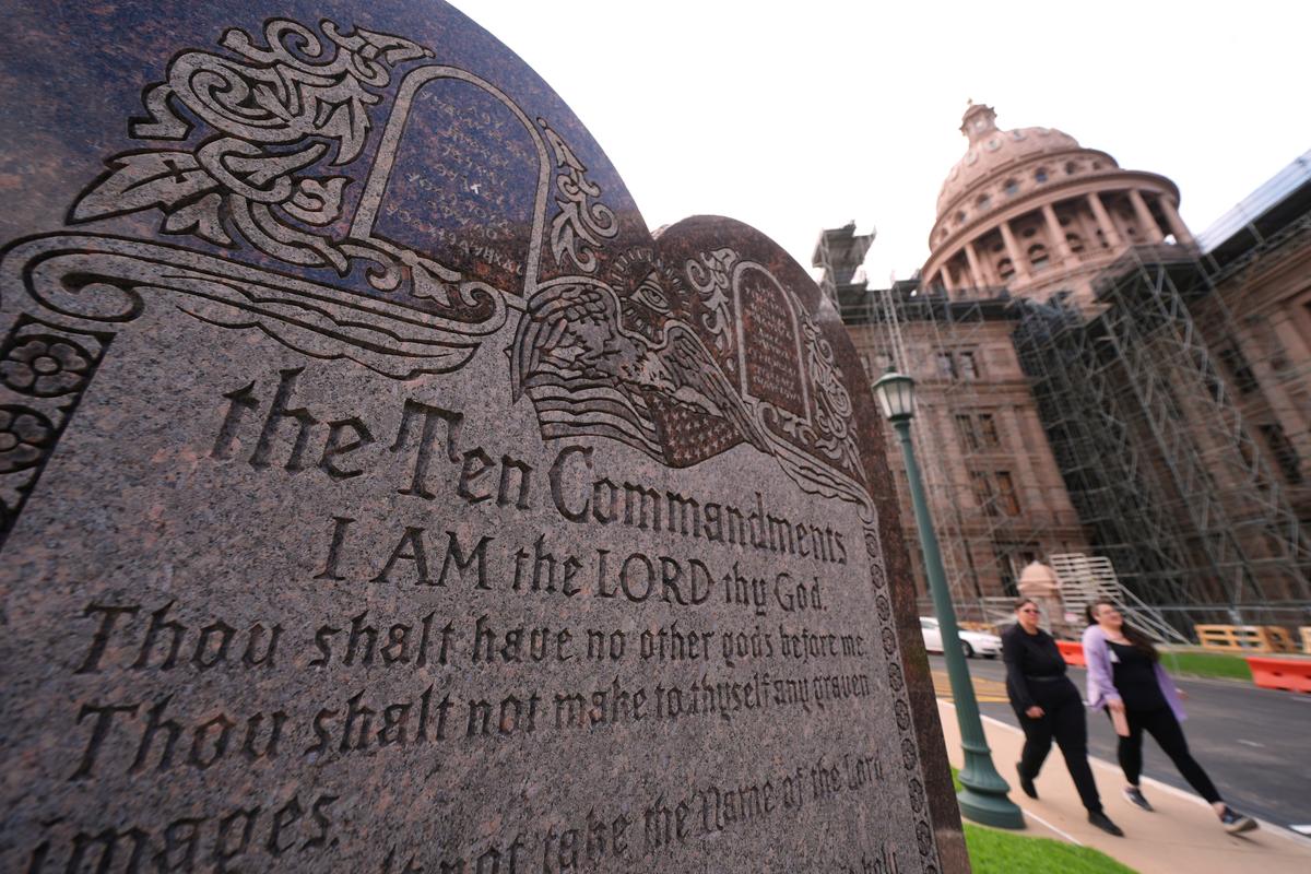Abbott Signs Bill Into Law Requiring Ten Commandments in Public School Classrooms
