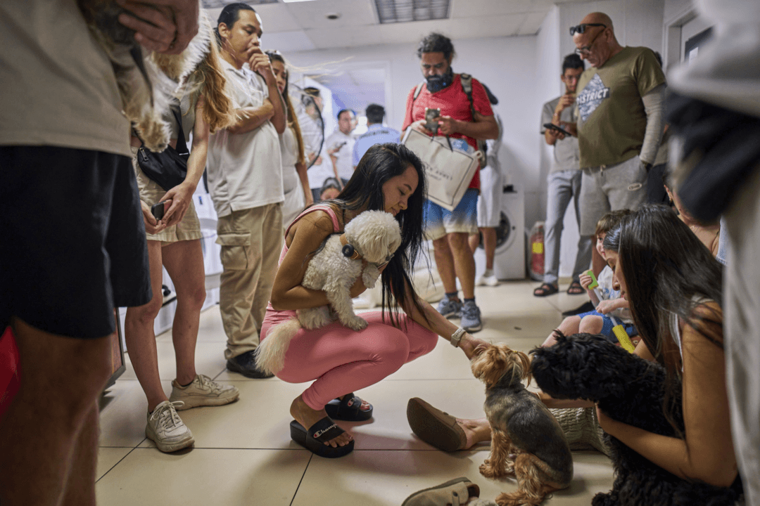 Ottawa Begins Evacuating Canadians From Middle East