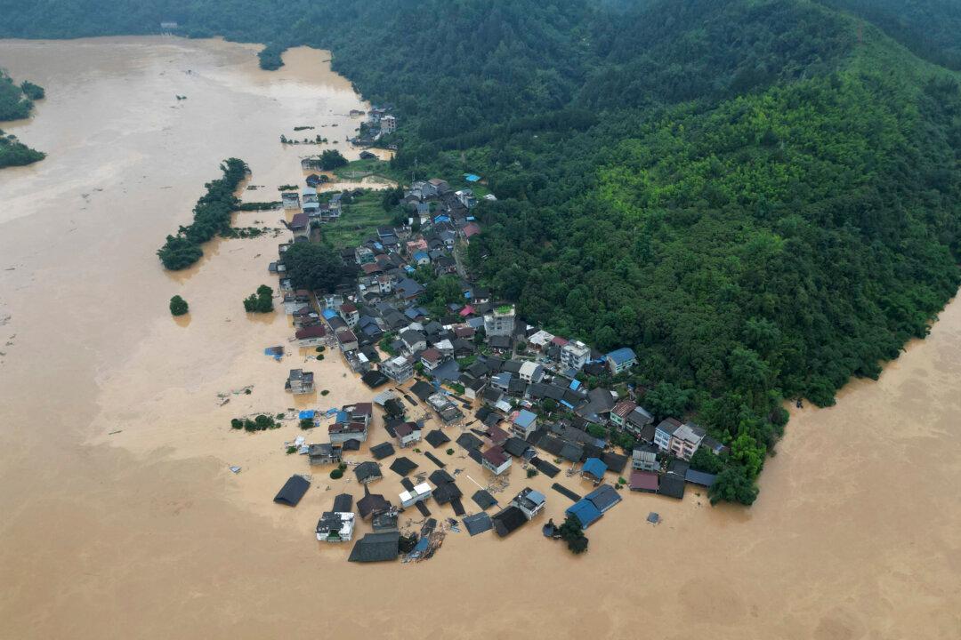 At Least 6 Dead in Southern China Floods