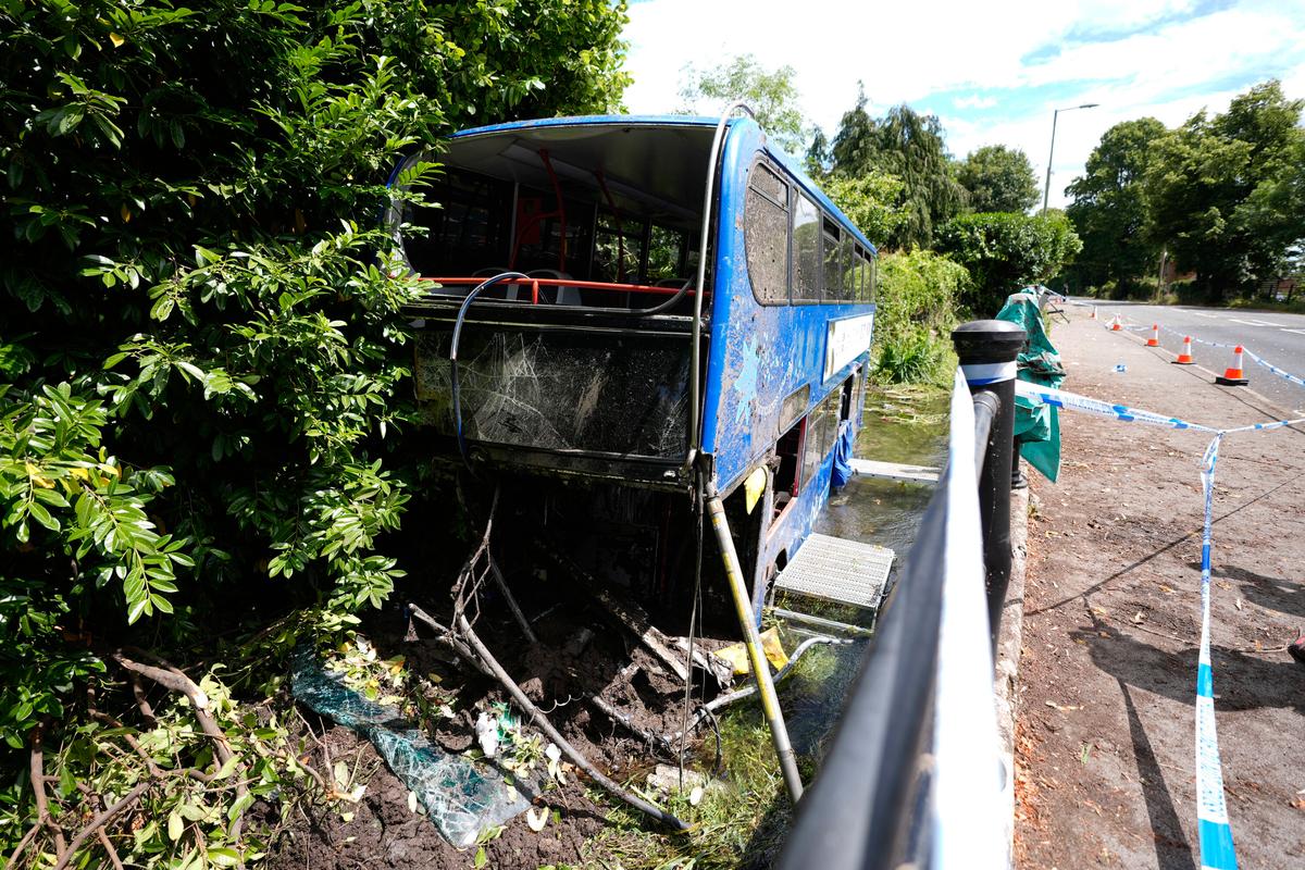 Double-Decker Bus Carrying Students Plunges Into River in England in ‘Terrifying’ Crash