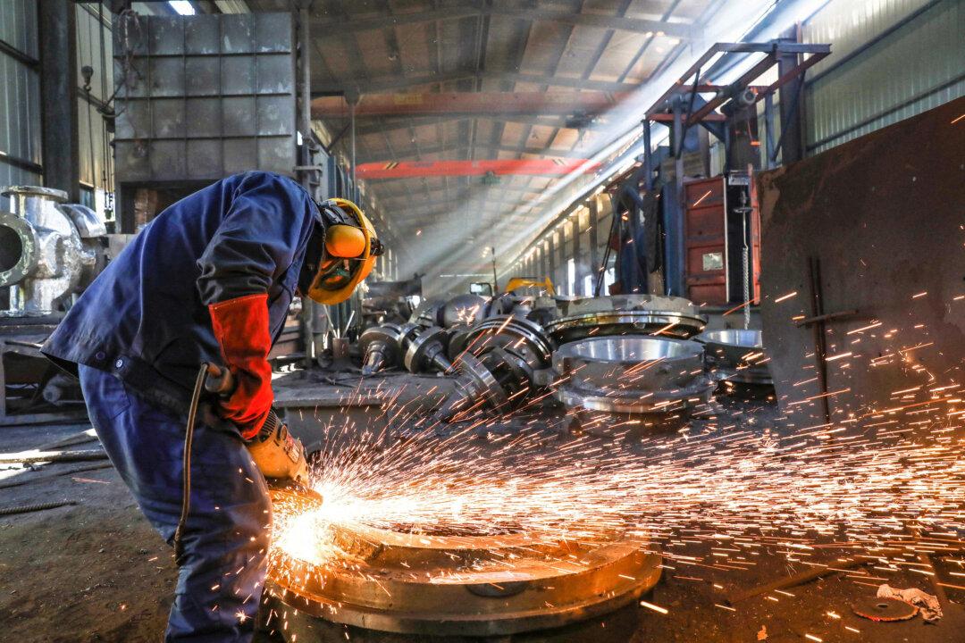 Activity at China’s Factories Continues to Decline Amid US Tariffs