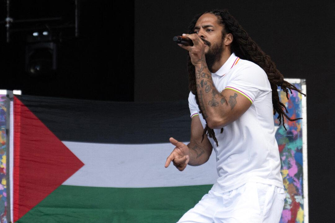 US Revokes Visas for British Punk-Rap Duo Over Anti-Israel Chant