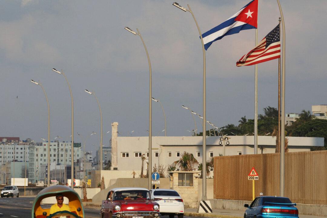 Trump Signs Memo Strengthening US Policy Toward Cuba