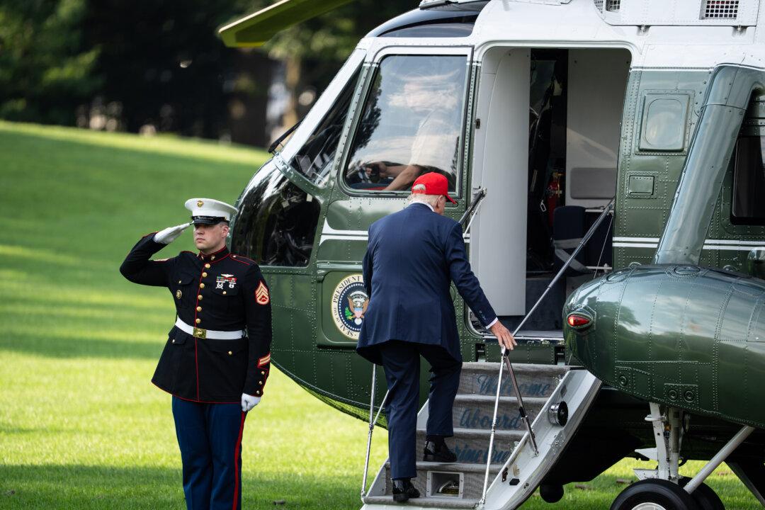 Secret Service Arrests Man for Aiming Laser at Marine One With Trump on Board