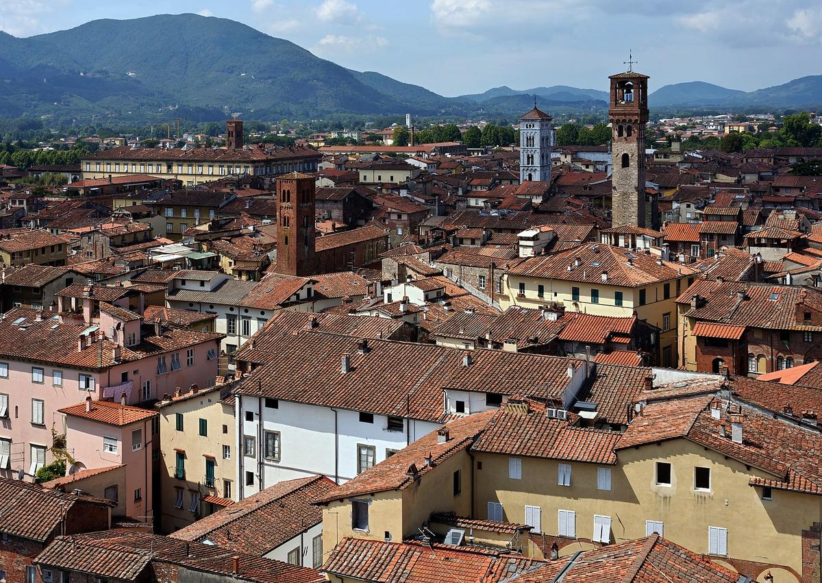 Lucca, Italy, as seen from the rooftops of the homes in the district. (<a href="https://commons.wikimedia.org/wiki/User:Myrabella">Myrabella</a>/<a href="https://creativecommons.org/licenses/by-sa/3.0/">CC BY-SA 3.0</a>)