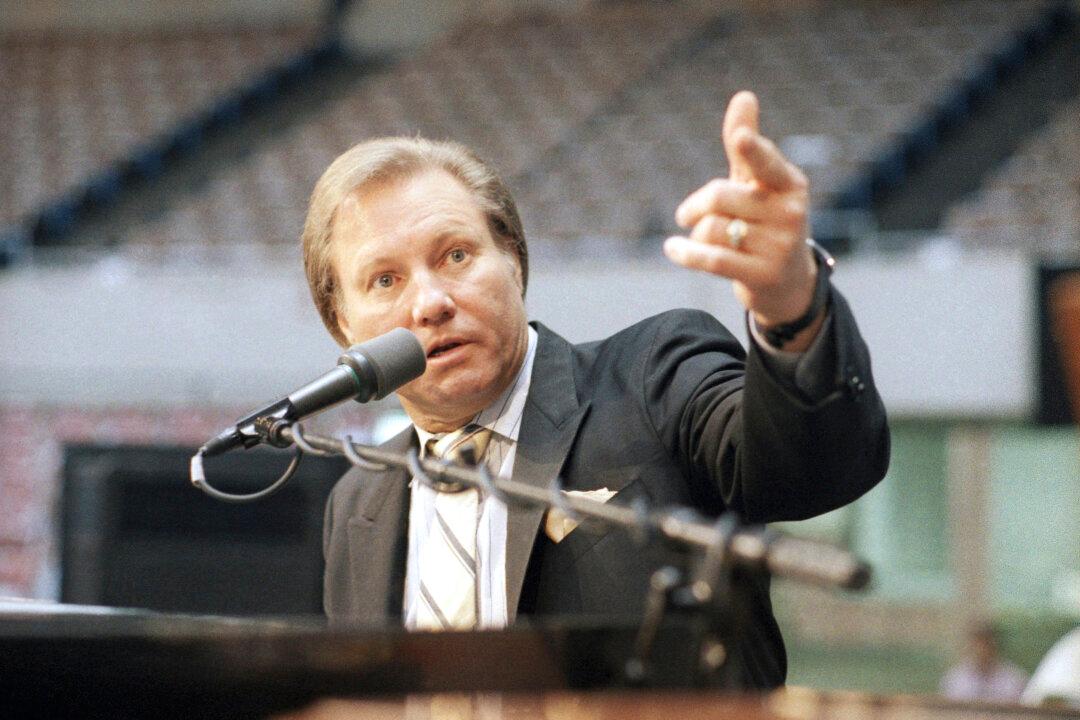 Televangelist Jimmy Swaggart Dies at 90