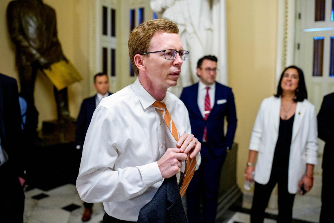 Trump Meets With House GOP Holdouts Ahead of Key Megabill Vote