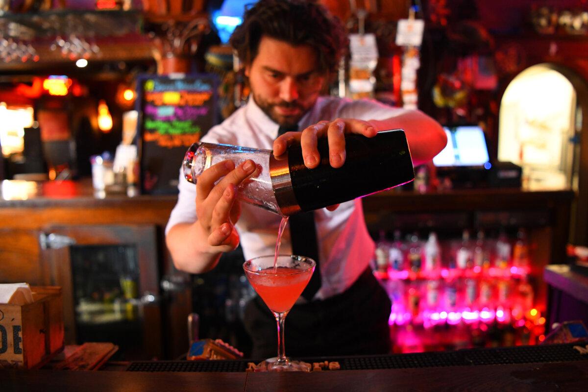 Bartender Jerry Lopez pours a cosmopolitan while at Toot's Tavern in Crockett, California, on June 15, 2025. (Jose Carlos Fajardo/Bay Area News Group/TNS)