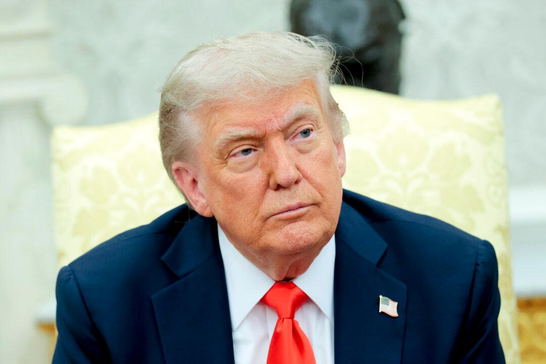Trump Extends Federal Hiring Freeze Until October
