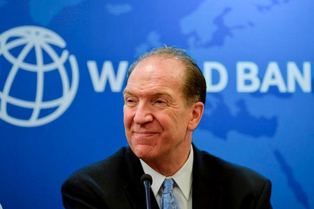 Federal Reserve Rates Are Too High, Says Former World Bank Chief