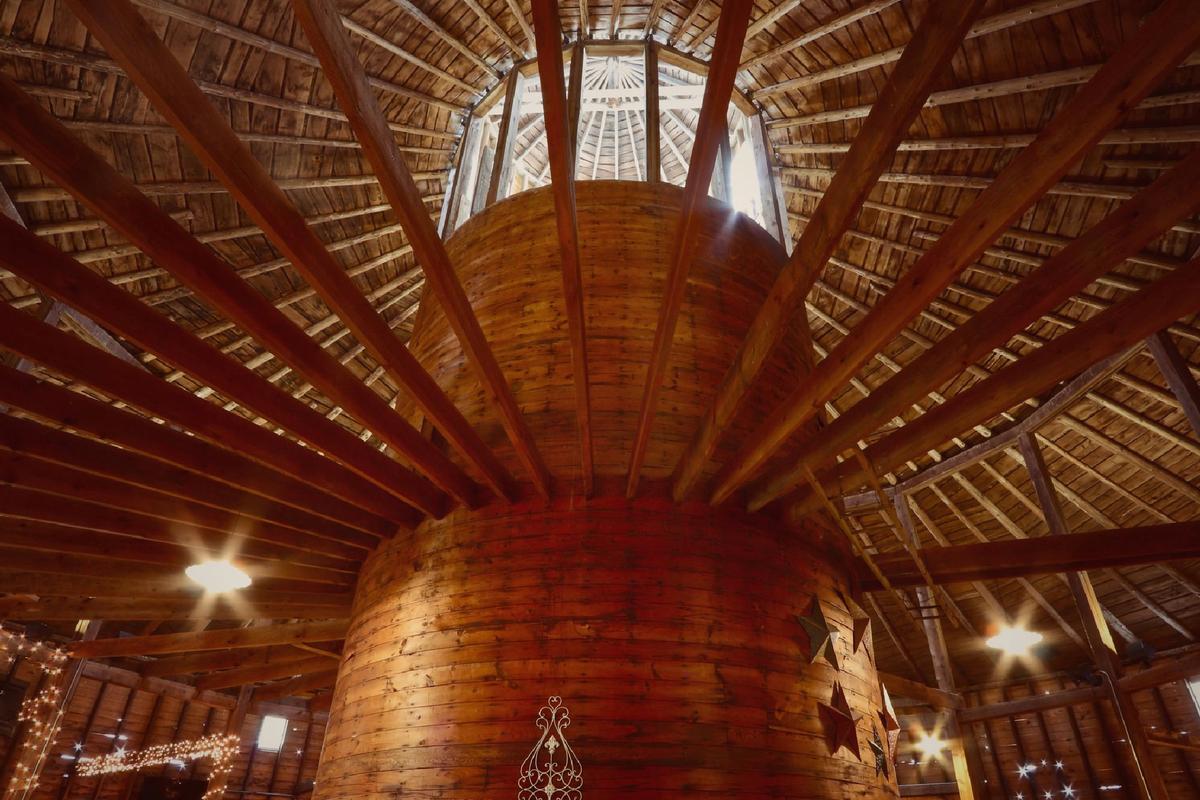 Inside the Christian/Griffin round barn in Maine, Wisconsin. (Courtesy of Vincent Loveall)