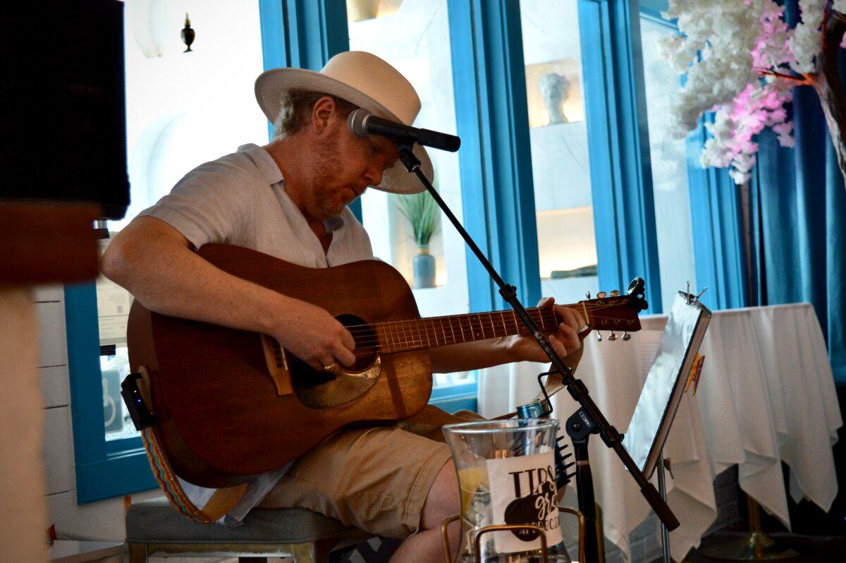 Chris Ahlman performs at the restaurant Elia in Walnut Creek, Calif., on June 28, 2025. (Keegan Billings/The Epoch Times)