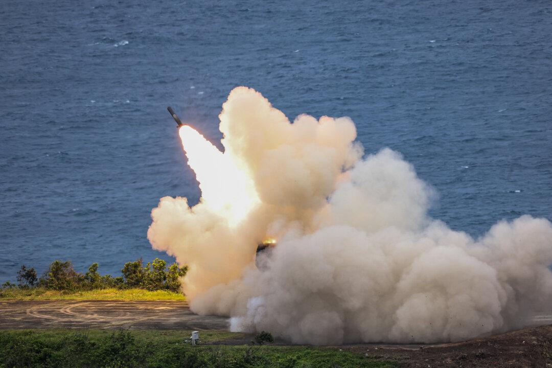 Taiwan Army Establishes HIMARS Rocket Battery