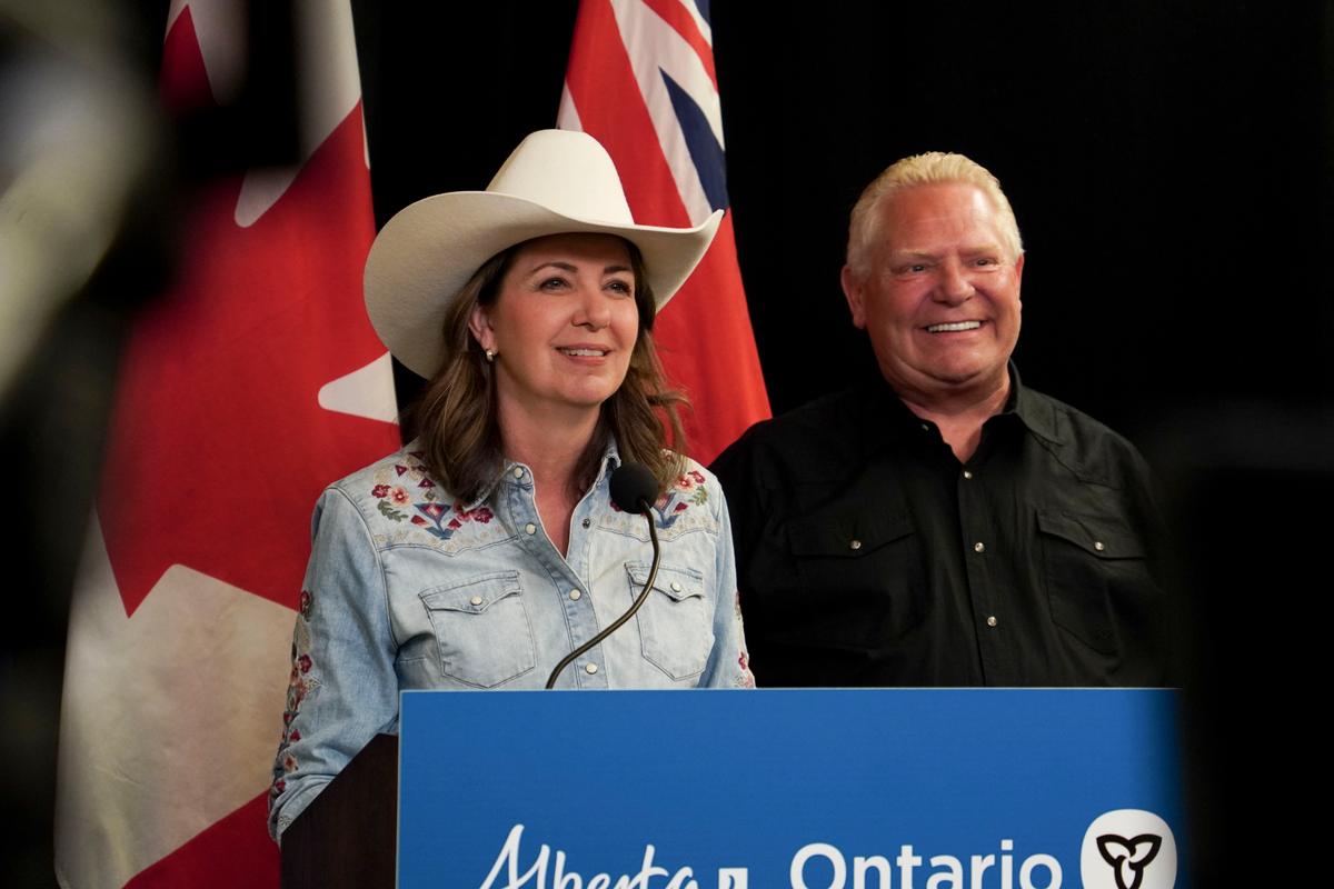 Alberta, Ontario Premiers Sign Pact to Expand Trade, Build Energy Corridors