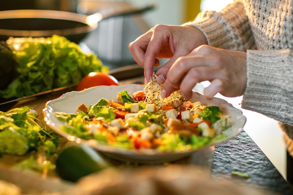 Low-Fiber Diets Linked to Much Higher Risk of Heart Plaque, Study Finds