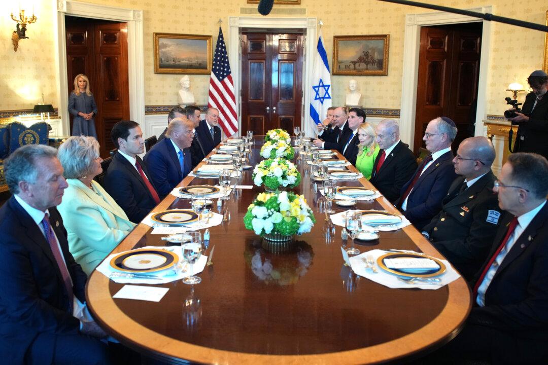 Trump, Netanyahu Meet for 2nd Consecutive Day at White House to Discuss Gaza