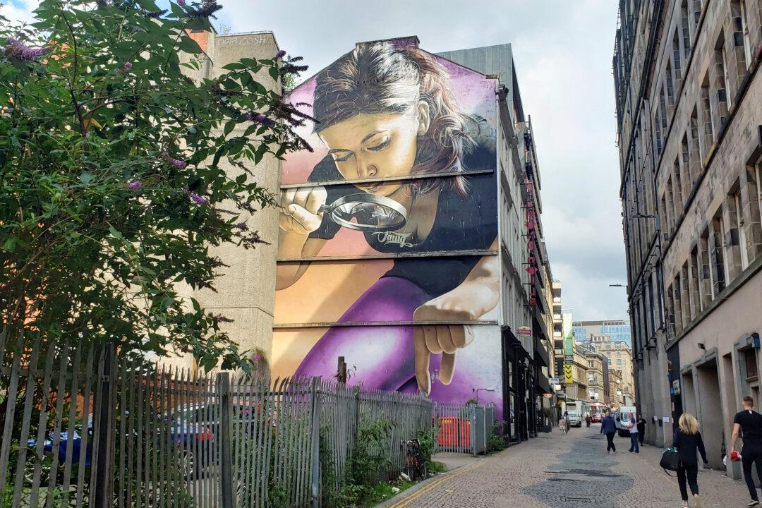 Rick Steves’ Europe: Art, Architecture, and Nightlife in Scotland’s Second City