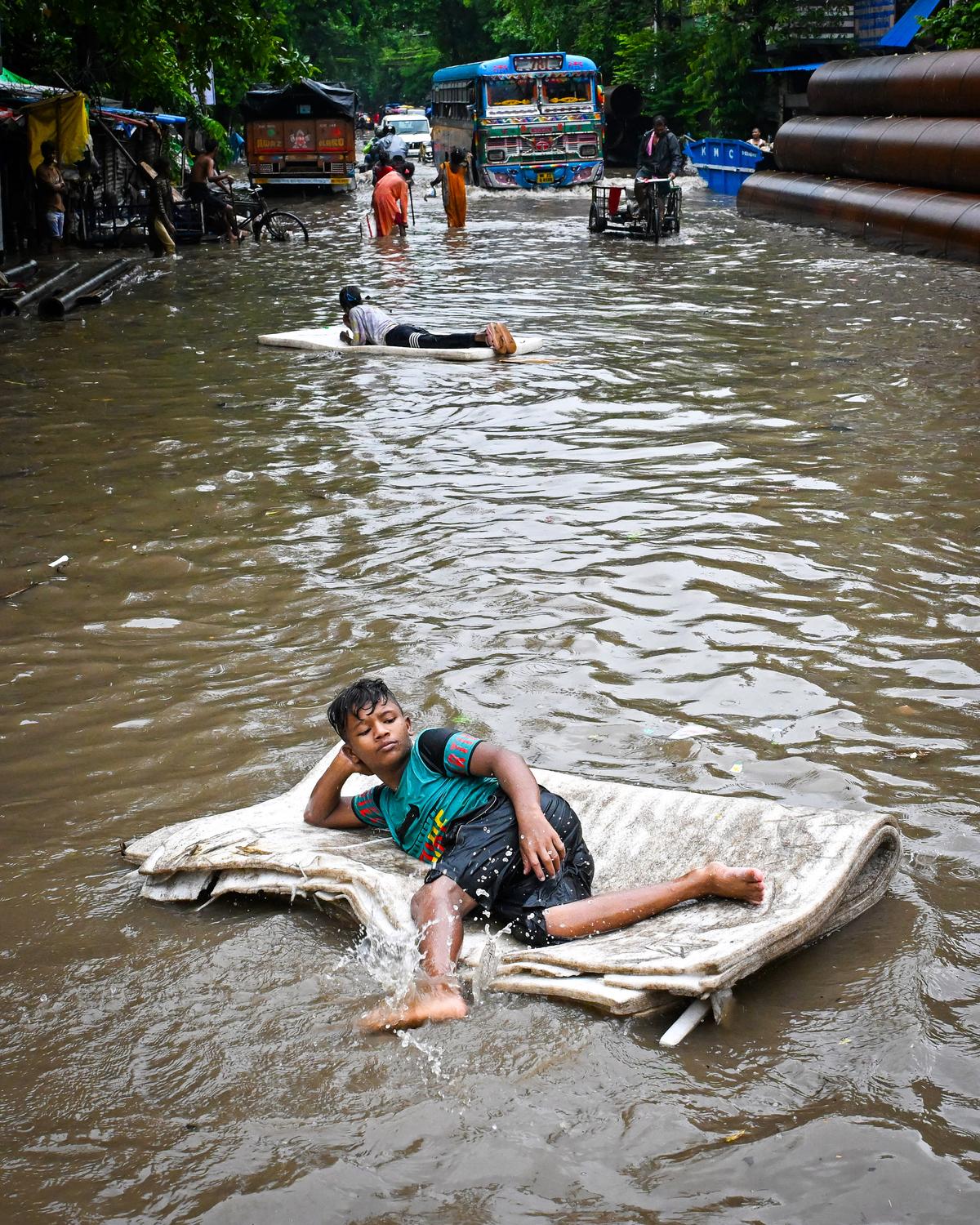 Day in Photos: Heavy Rains in India, Wildfire in France, and Harvesting Jasmine Flowers in Egypt