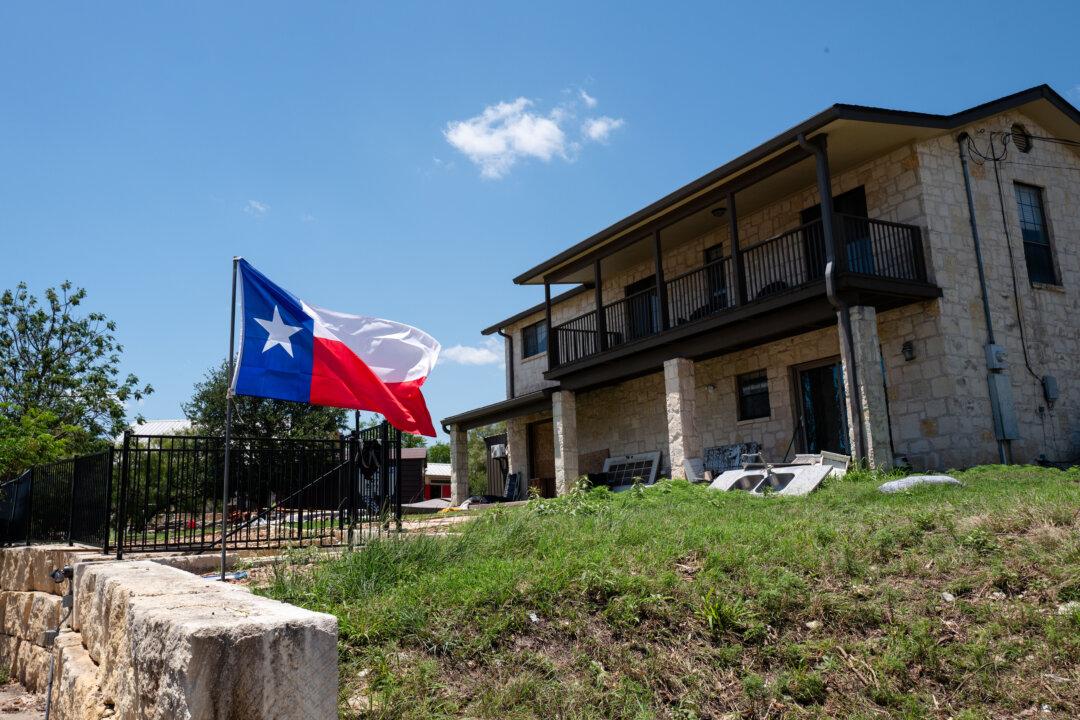 Texas Residents Pull Together
