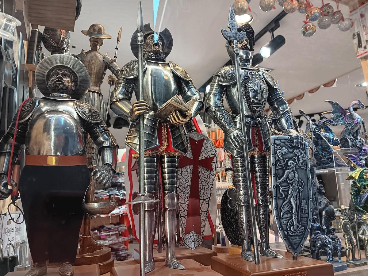 A street shop features statues of Don Quixote and Sancho Panza wearing armor. (Autumn Spredermann)