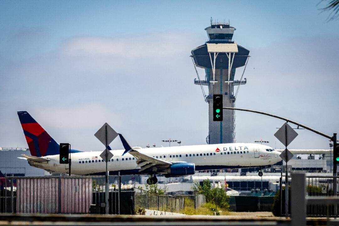 Speaker Johnson Considering Legislation to Pay Air Traffic Controllers, Military During Shutdown