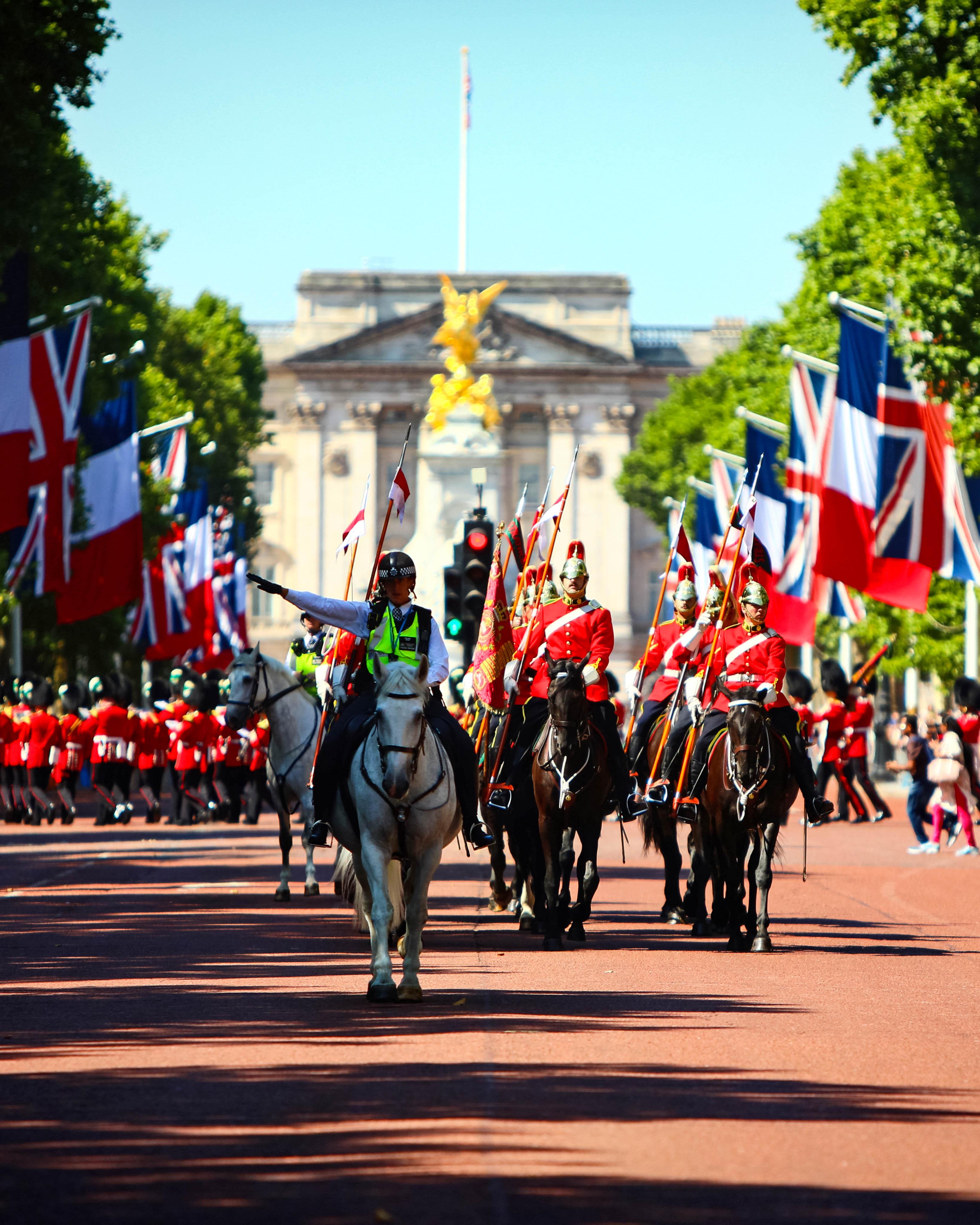 Day in Photos: Parade in England, Trump Travels to Texas, Commemoration in Bosnia