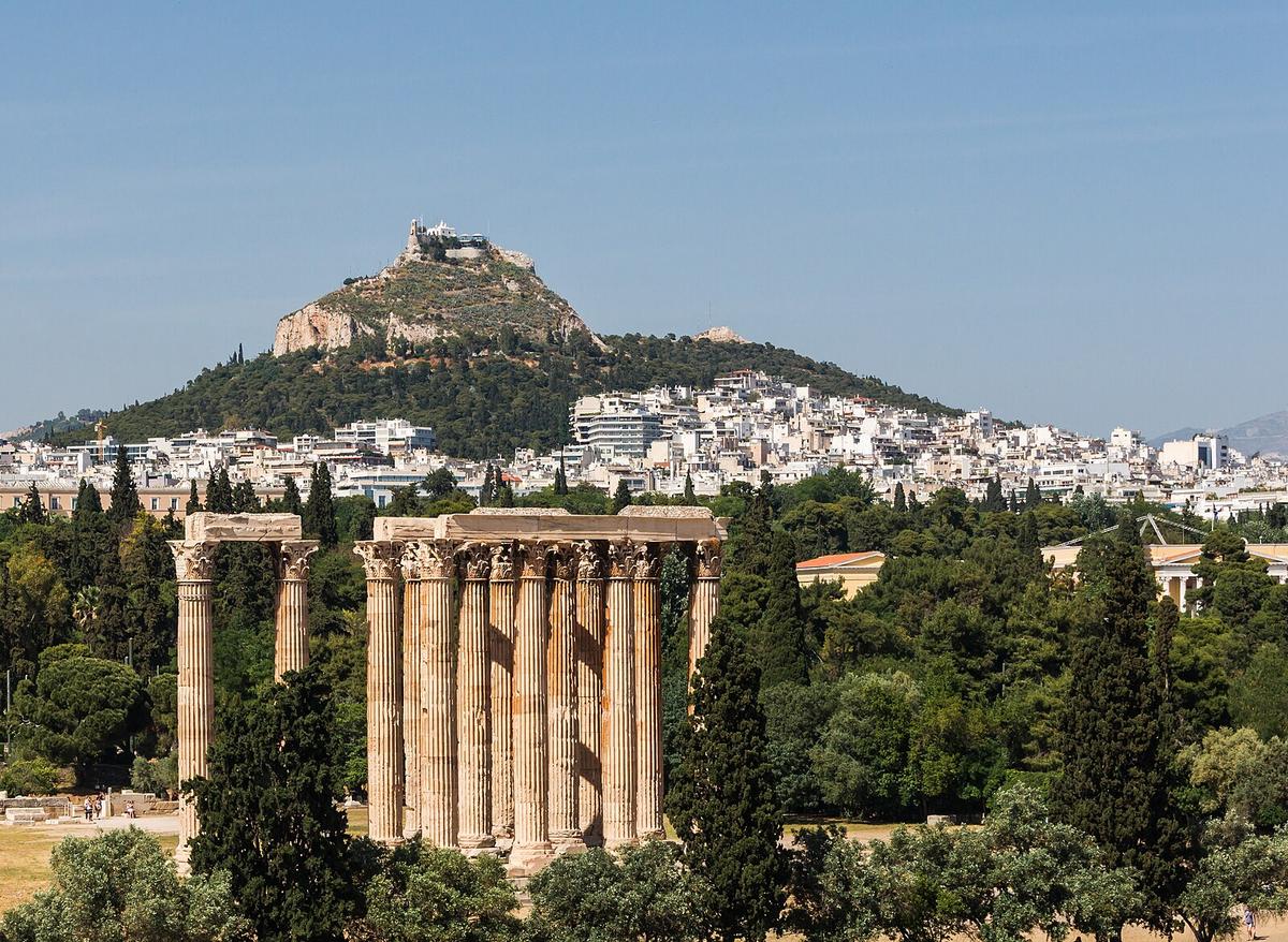Though they are only ruins today, the Temple of Olympian Zeus is a prime example of the wonders created by ancient Athenian society. (Public Domain)