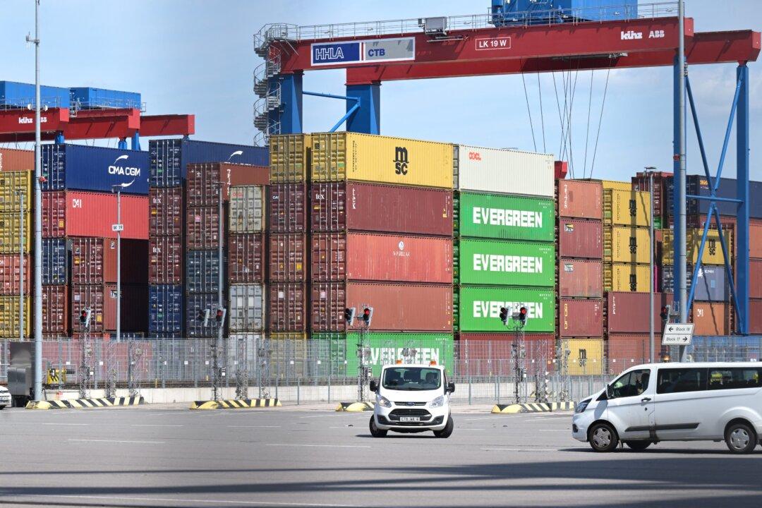Trump Announces 30 Percent Tariffs on EU, Mexico