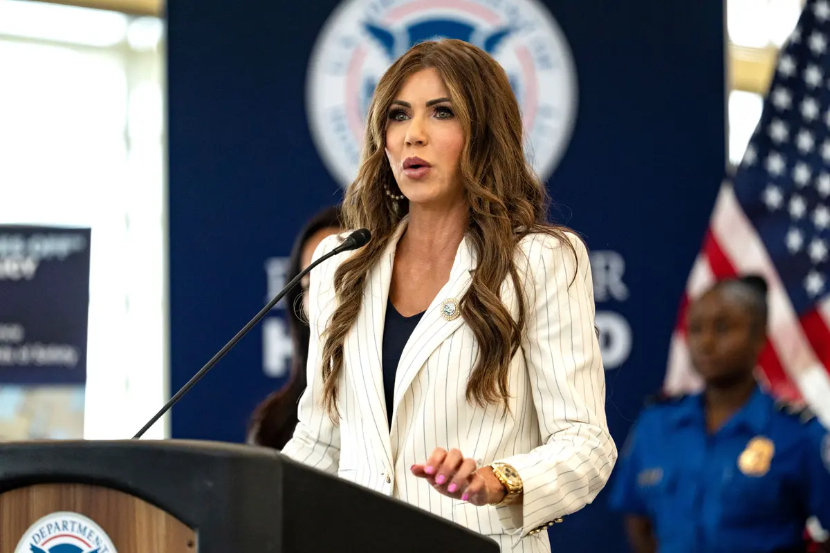 Noem Rejects Illinois Governor’s Plea for ICE to Pause Operations During Halloween thumbnail