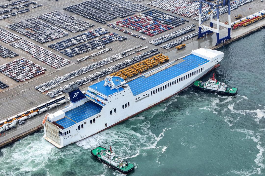 China Posts Record Trade Surplus as Exports Rebound