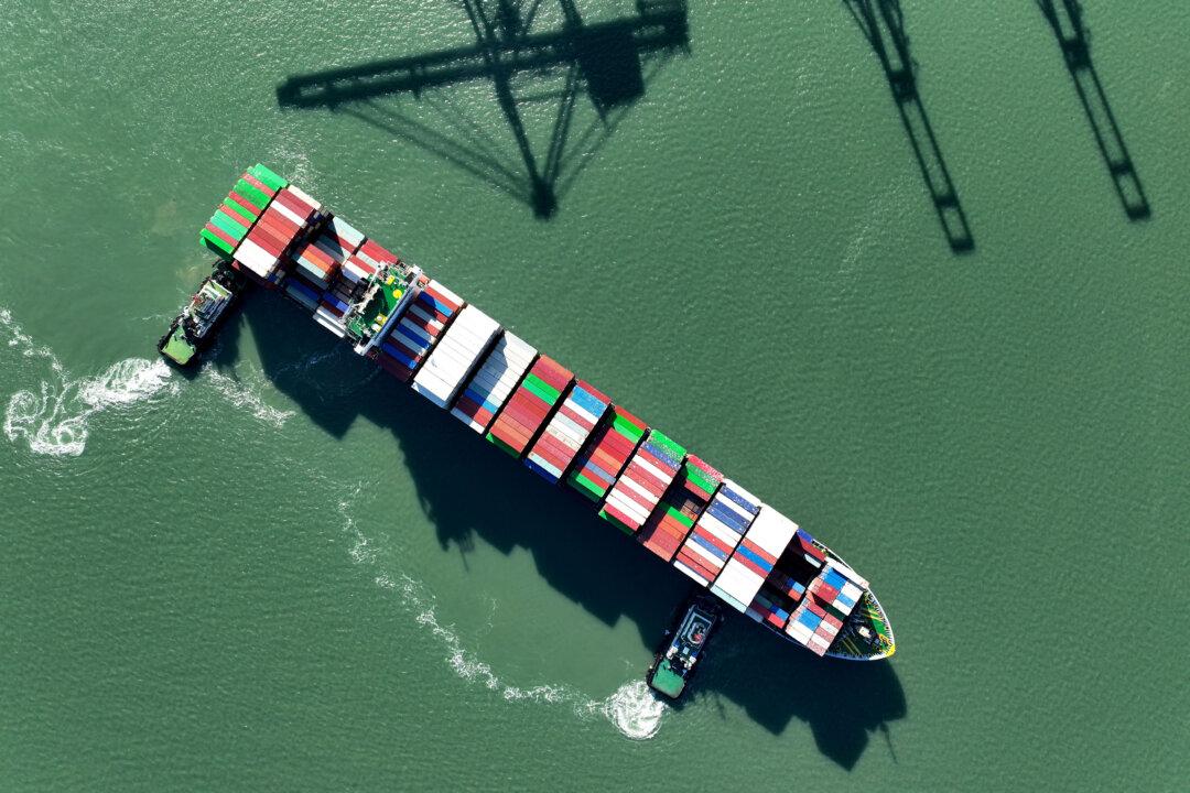 China’s Economic Growth Slows Amid Weak Consumer Spending, US Tariff Fears