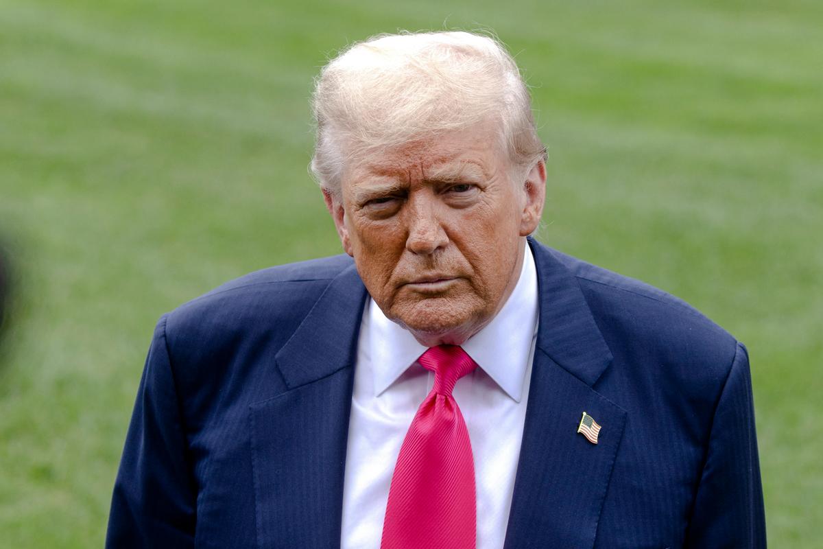 Trump Signs Order to Reclassify Noncareer Federal Workers