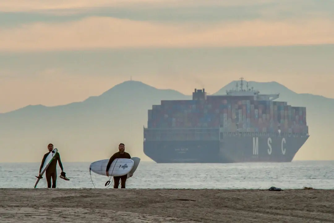 Jump in US Exports Narrows Trade Deficit by 25 Percent