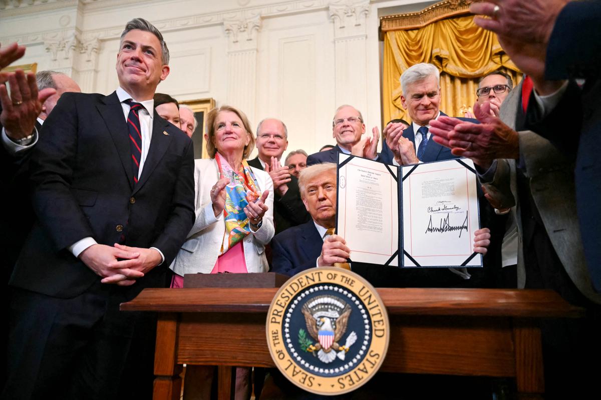 Trump Signs Bill Strengthening Penalties for Fentanyl Trafficking
