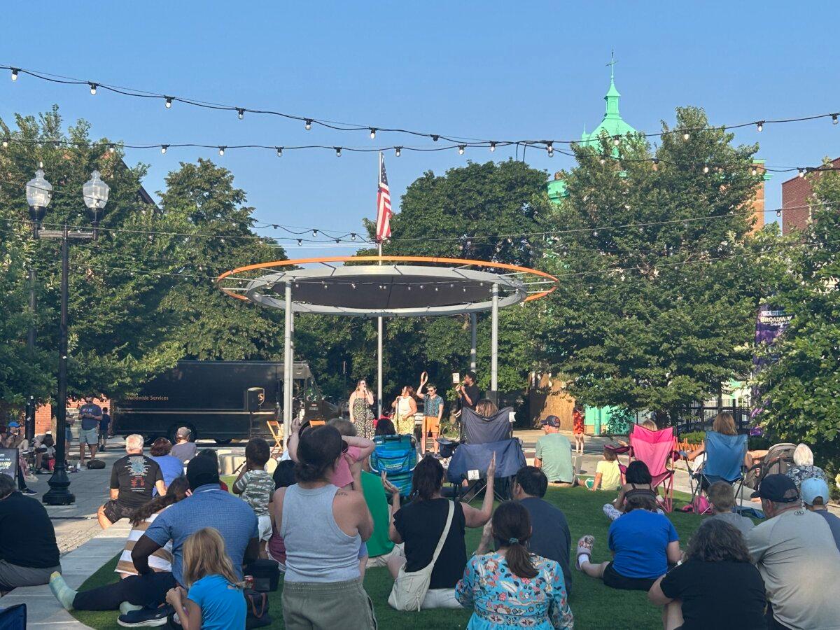 The singers are performing in parks throughout Chicago this summer. (Courtesy of Porchlight Theatre)