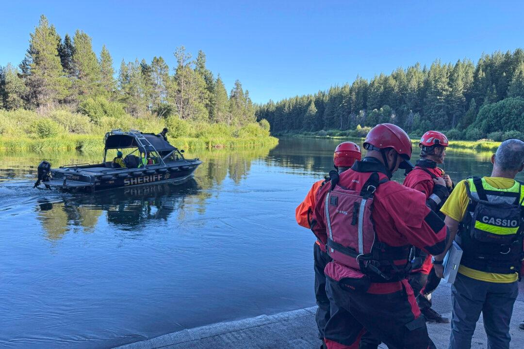 2 Killed, 1 Missing After Group Swept Over Oregon Waterfall