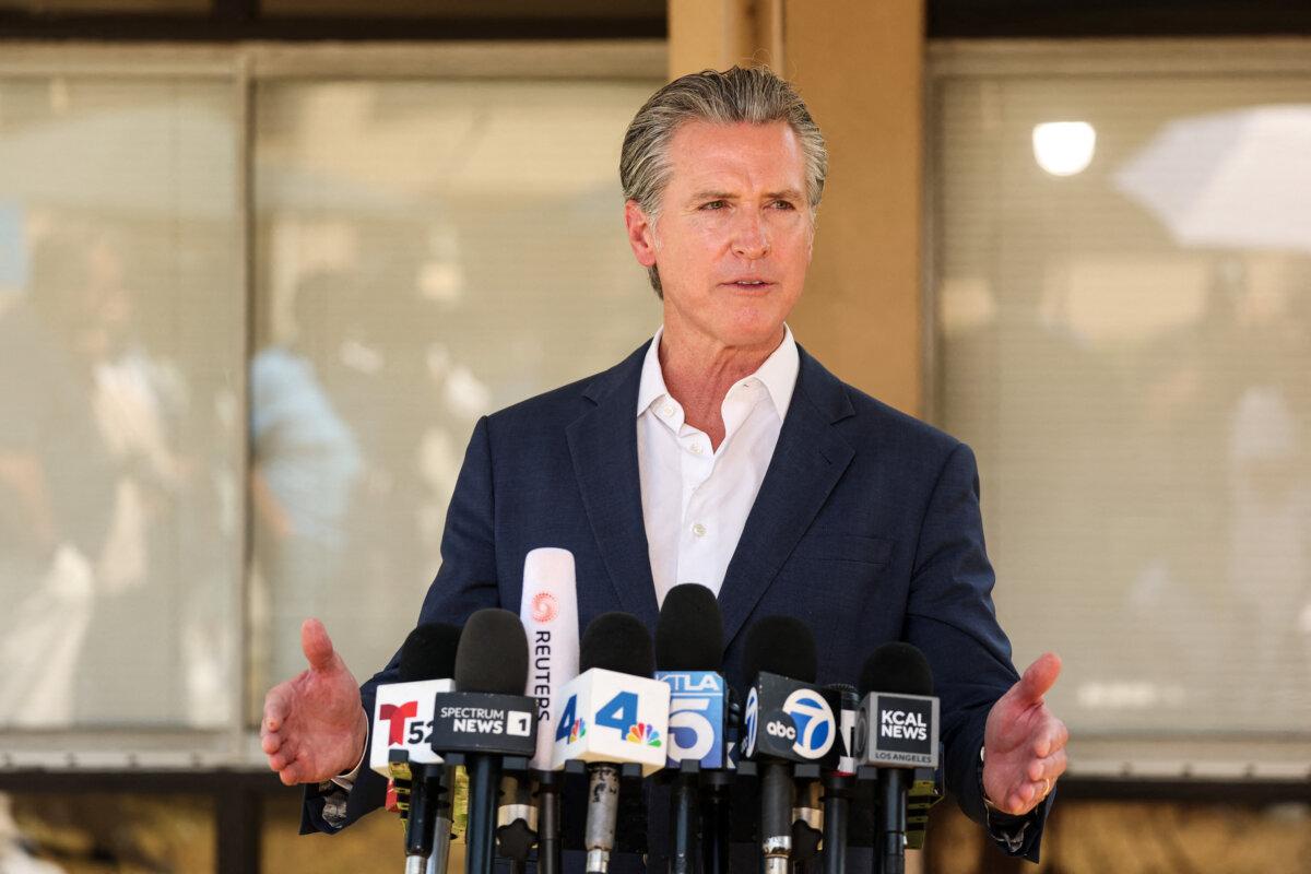 Newsom, Other Blue State Governors Mull Response to Texas Redistricting Push | USNN World News California Governor Gavin Newsom holds a news conference at Downey Memorial Christian Church in Downey, Calif., on July 16, 2025. (Patrick T. Fallon/AFP via Getty Images)