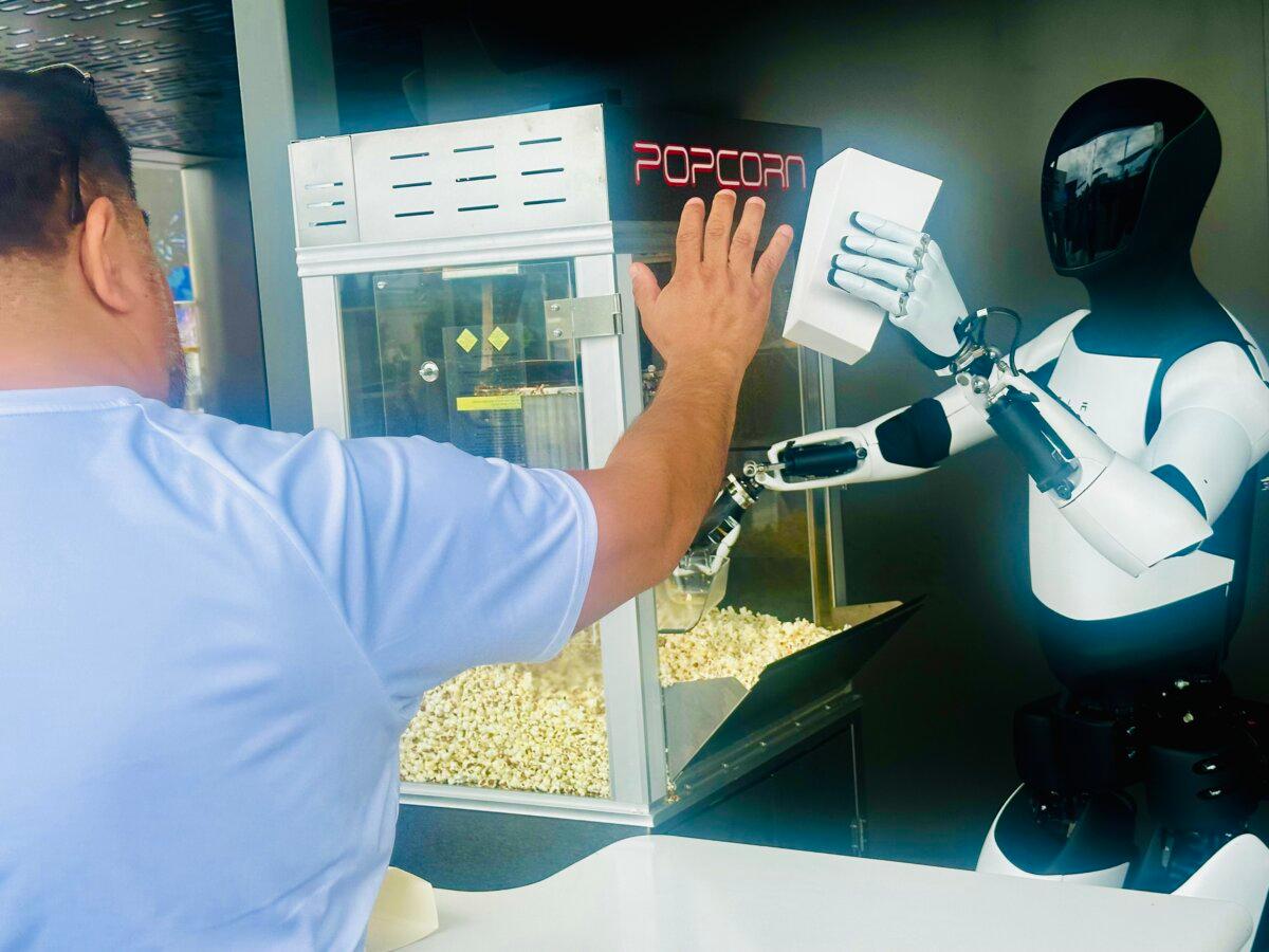 Starbucks CEO Says Price Increases Will Be Last Resort Amid Plan to Revitalize Chain | USNN World News Optimus served popcorn to customers at the Tesla Diner on July 22, 2025. (Jill McLaughlin/The Epoch Times)