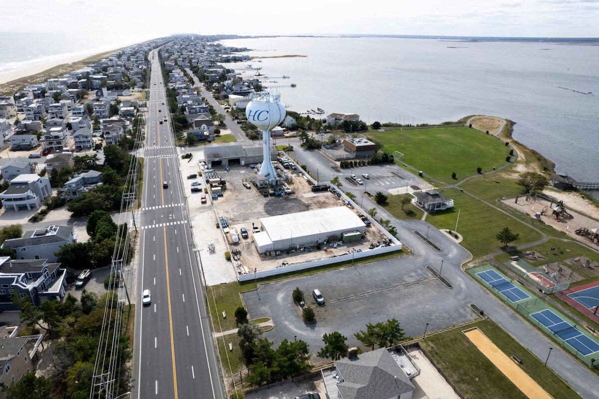 Long Beach Blvd in Harvey Cedars on Long Beach Island, N.J., on Sept. 29, 2022. (Monica Herndon/The Philadelphia Inquirer/TNS)