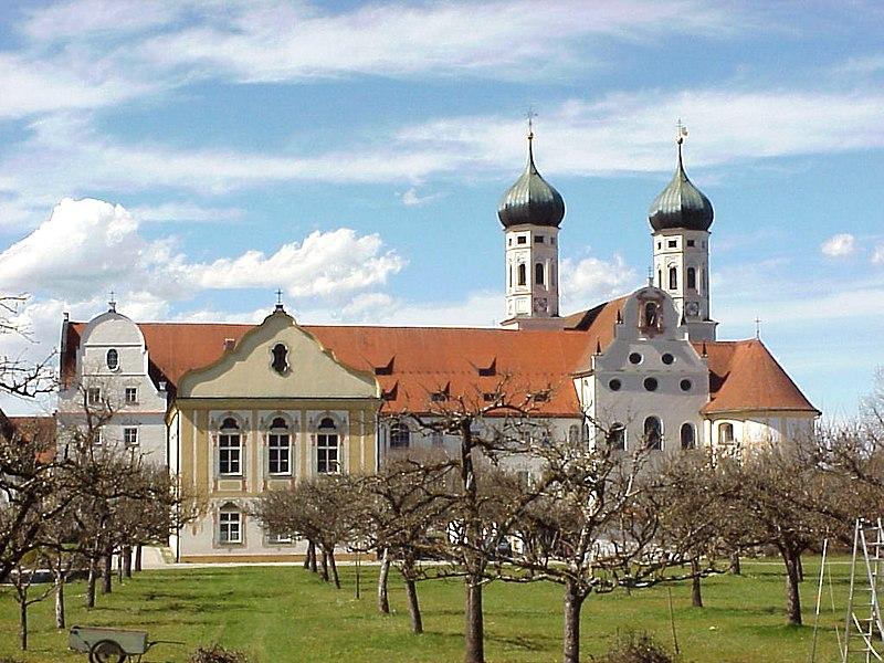 Benediktbeuern Abbey. (<a href="https://commons.wikimedia.org/wiki/User:Rufus46">Rufus46</a>/<a class="mw-mmv-license" href="http://creativecommons.org/licenses/by-sa/3.0/" target="_blank" rel="noopener">CC BY-SA 3.0</a>)