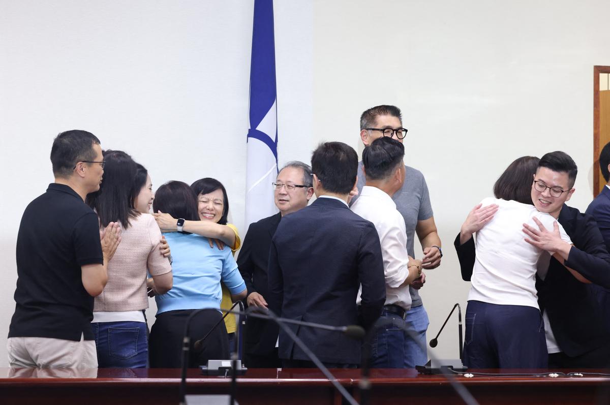 Taiwan’s China-Friendly Opposition Lawmakers Survive Recall Vote