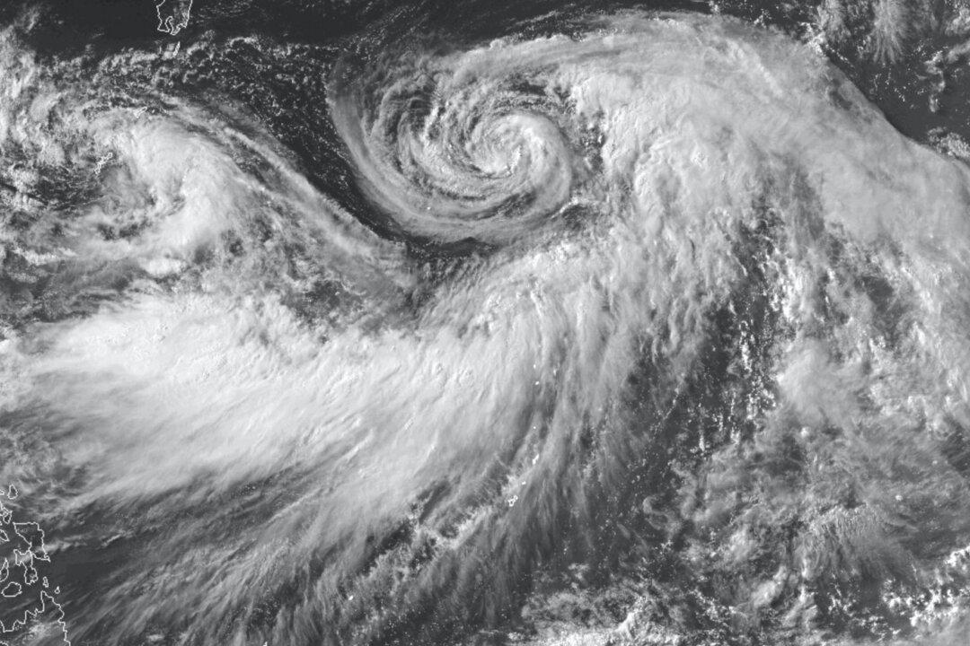 Hurricane Iona and Tropical Storm Keli Rumble in the Central Pacific Off Hawaii