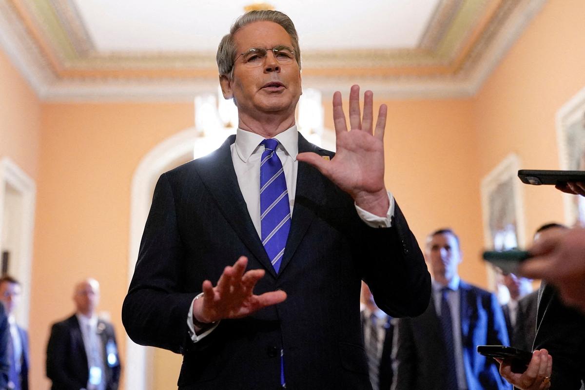 US Imposes Fresh Sanctions Targeting Iran Oil Trade, Hezbollah