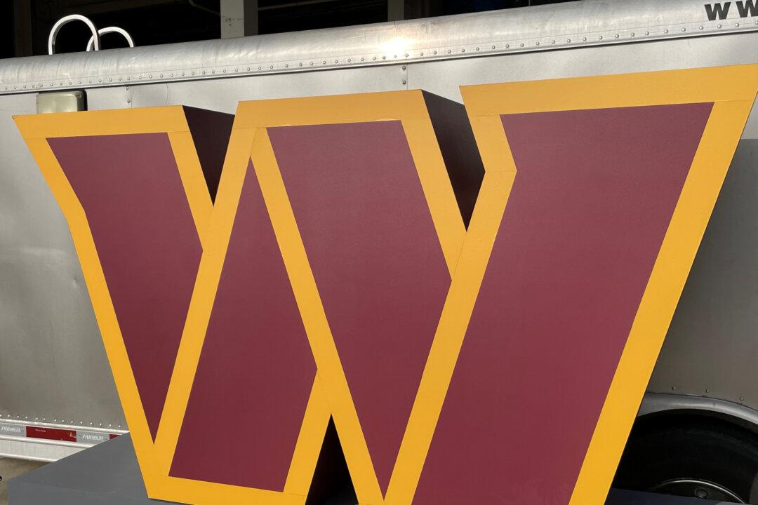 Trump Threatens to Block Stadium Deal Unless Washington Commanders Restores Old Name