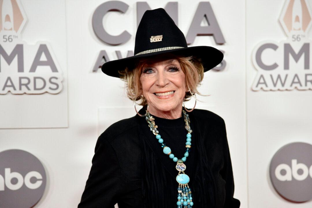 Jeannie Seely, Soulful Country Singer Behind Hits Like ‘Don’t Touch Me,’ Dies at 85