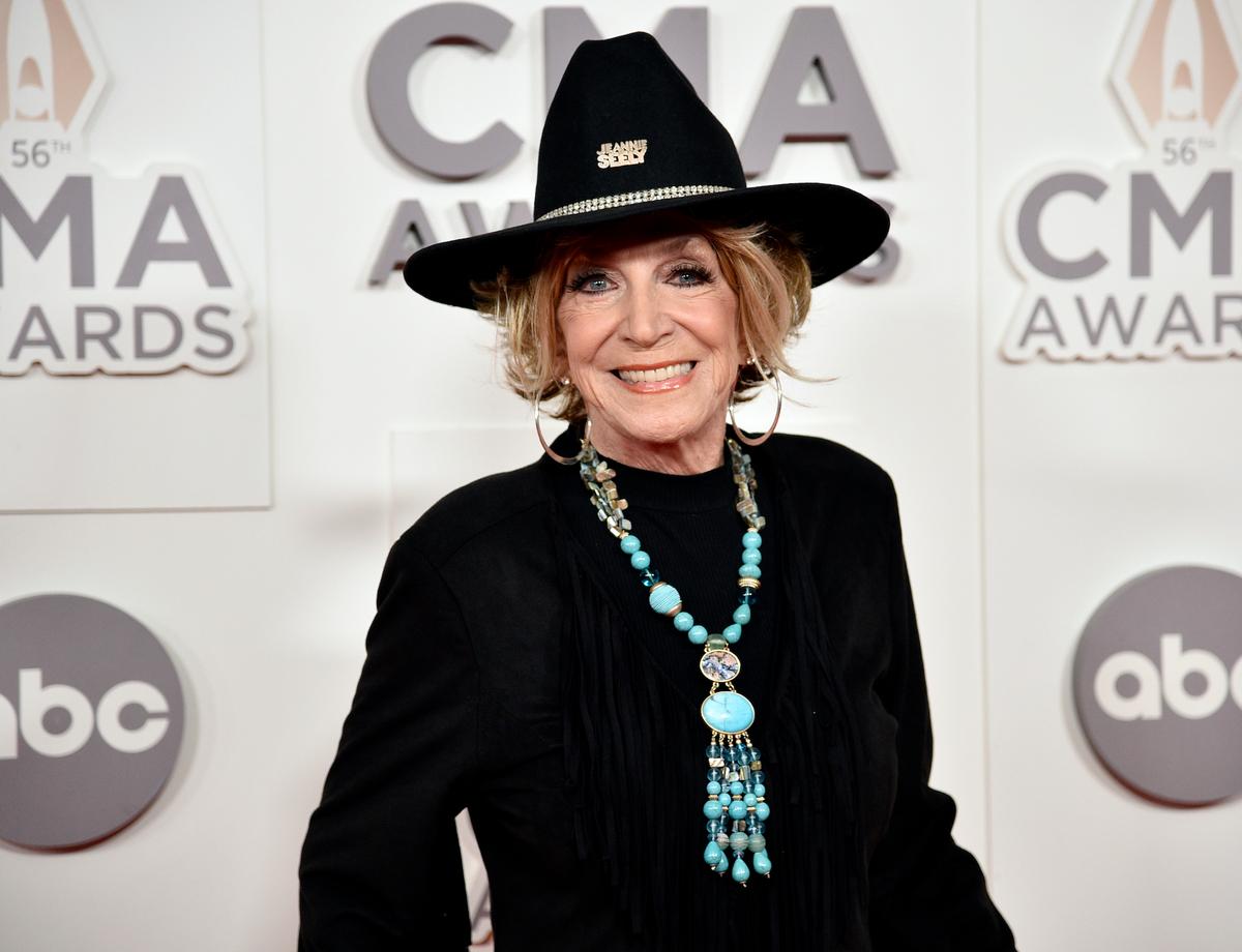 Jeannie Seely, Soulful Country Singer Behind Hits Like ‘Don’t Touch Me,’ Dies at 85
