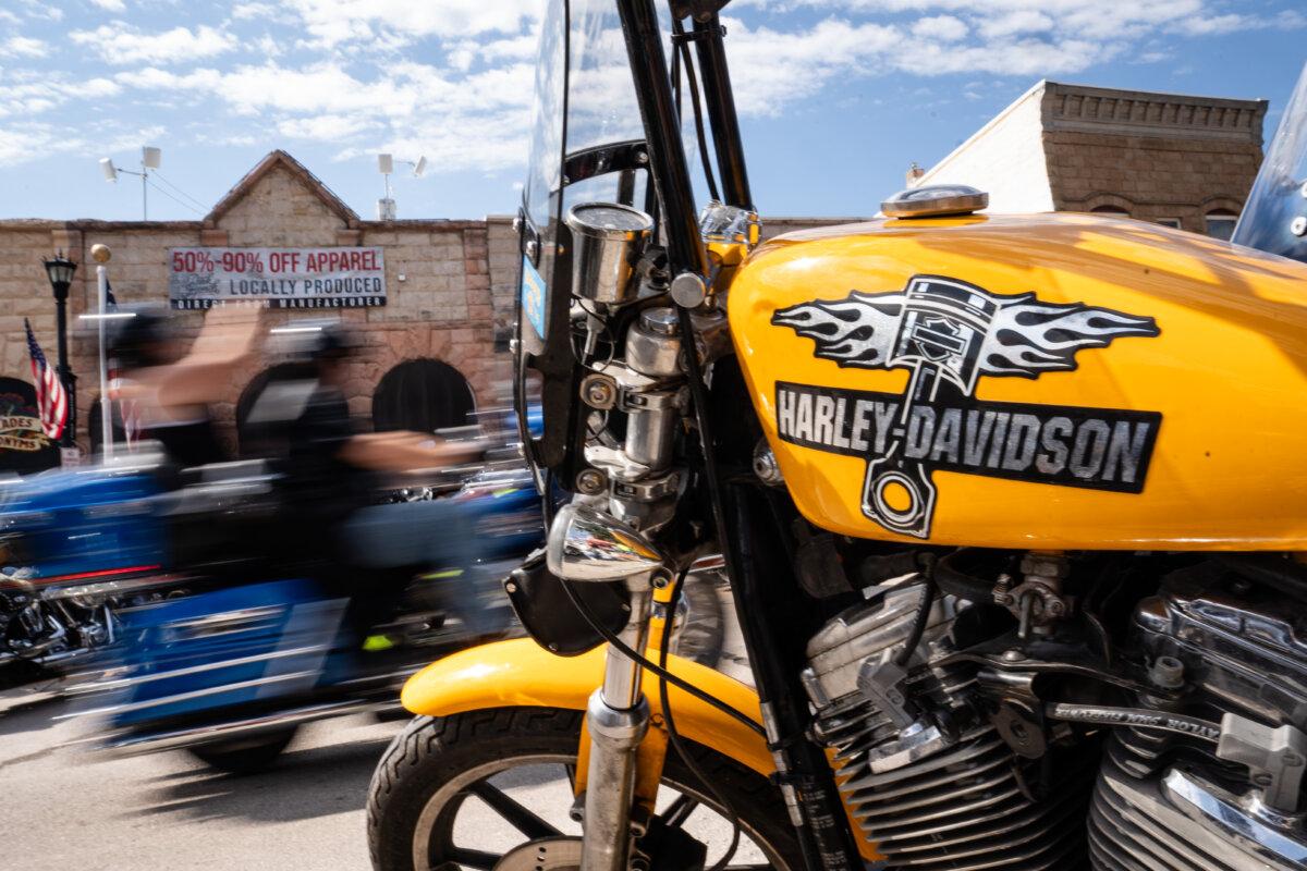 Thousands Celebrate Their Love for Life on 2 Wheels at 85th Sturgis Rally | USNN World News A Harley-Davidson motorcycle at the 85th annual Sturgis Motorcycle Rally in Sturgis, S.D., on Aug. 4, 2025. (Madalina Kilroy/The Epoch Times)