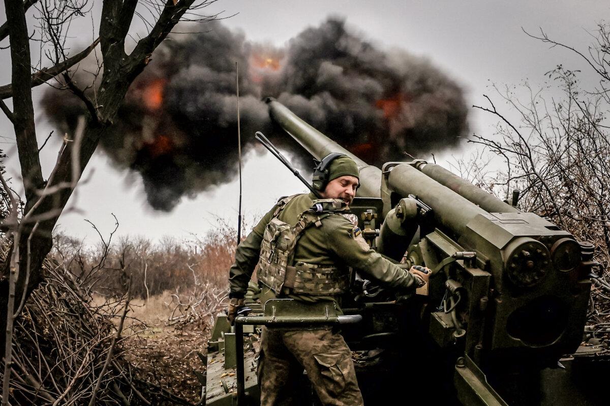 Witkoff Meets Putin as Trump’s Ukraine War Deadline Looms 2 A serviceman with Ukraine’s 24th Mechanized Brigade fires a howitzer at Russian forces near Chasiv Yar, Ukraine, on Nov. 18, 2024. (Oleg Petrasiuk/Ukrainian Armed Forces/via Reuters)